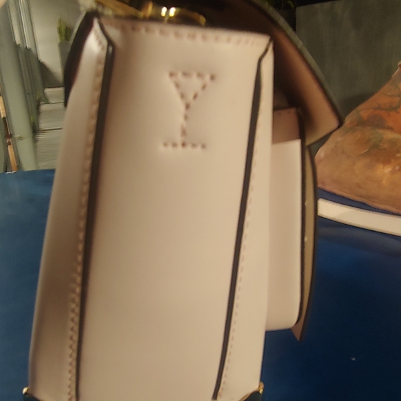 Micheal Kors pink & beige purse - Picture 3 of 5